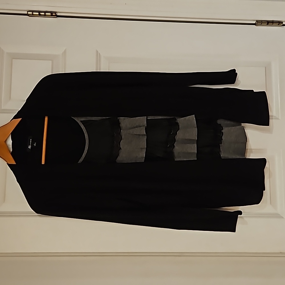 Black and Gray Womens Top Size Large